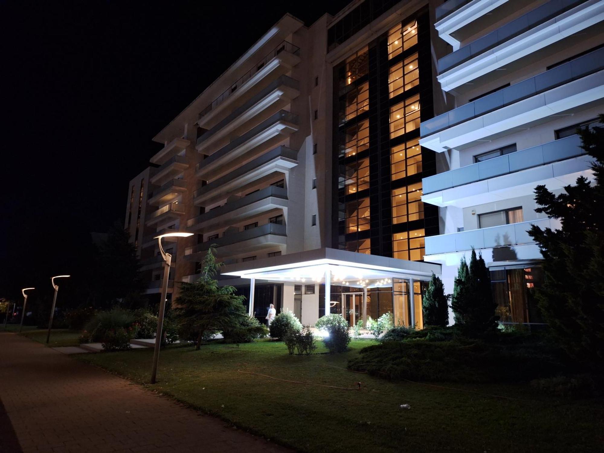 Elysse Sunrise Apartment Mamaia Exterior foto