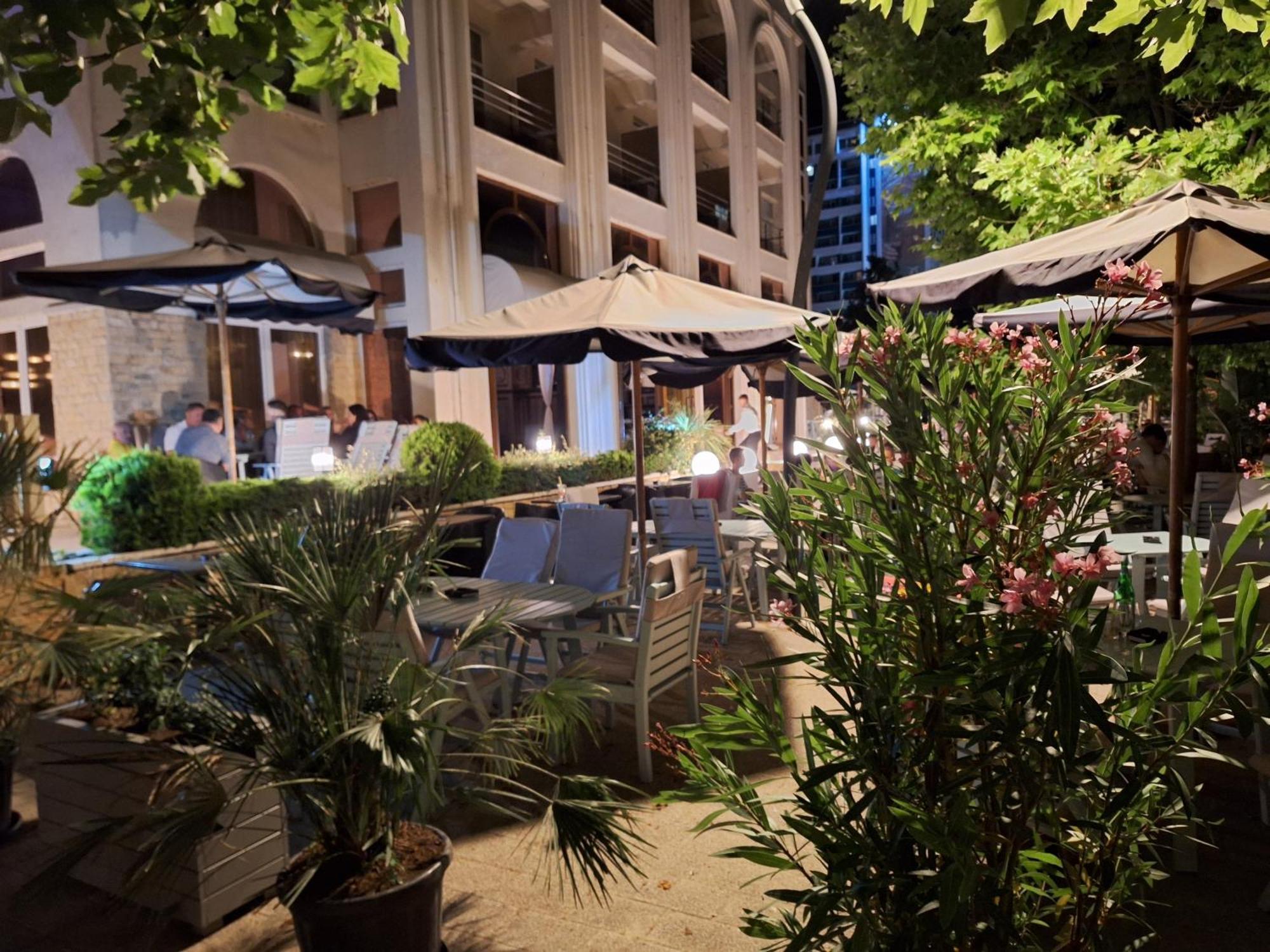 Elysse Sunrise Apartment Mamaia Exterior foto